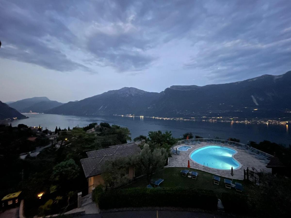 Residence Hotel Maxi Limone sul Garda Kültér fotó