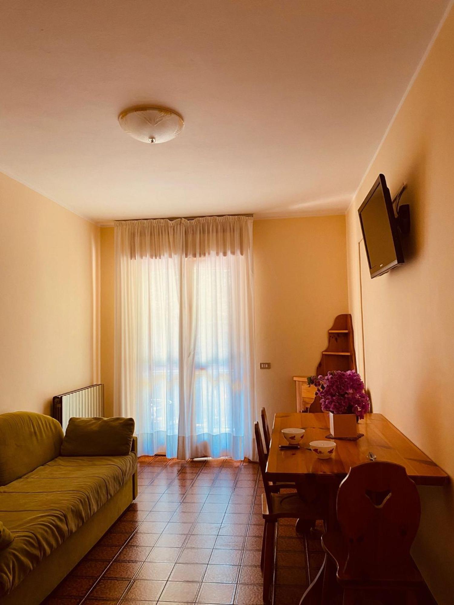 Residence Hotel Maxi Limone sul Garda Szoba fotó