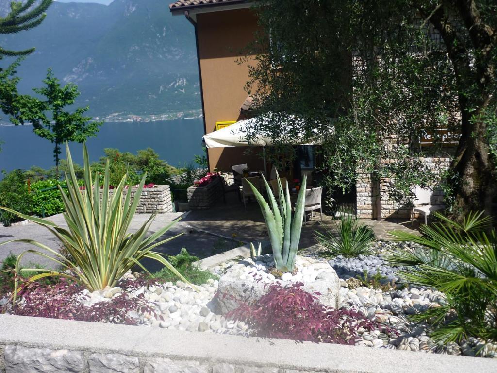 Residence Hotel Maxi Limone sul Garda Kültér fotó