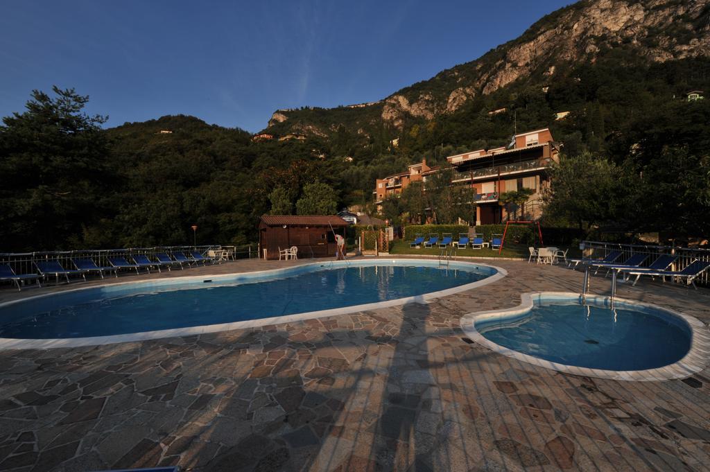 Residence Hotel Maxi Limone sul Garda Kültér fotó